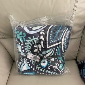 NWT Vera Bradley Throw Blanket in Blue Island Medallion